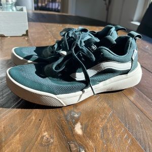 Van’s ultrarange womens sneaker 7.5